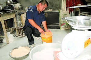 紅色奮斗與粉石灰粉 一部農村變遷的雙重奏